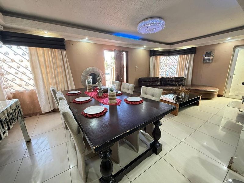 Stunning Standalone four-bedroom house for sale in Cimbebasia - Photo 7