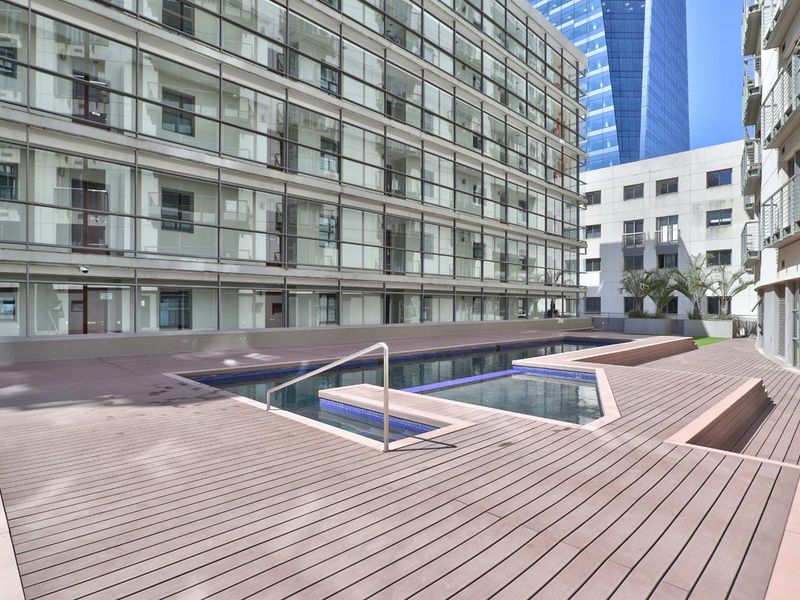 LUXURY ICON APARTMENT - Photo 8