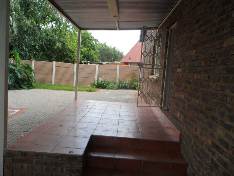 2 BEDROOM COTTAGE TO RENT IN PHILIP NEL PARK - Photo 1