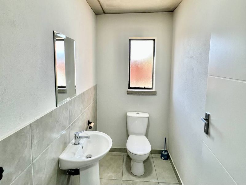 COMMERCIAL UNIT UP FOR RENT AT HALFWAY HOUSE MIDRAND - Photo 4