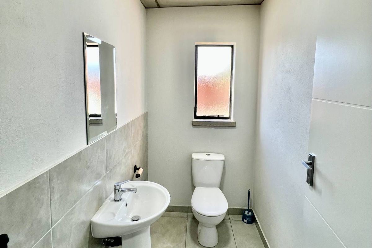 COMMERCIAL UNIT UP FOR RENT AT HALFWAY HOUSE MIDRAND - Photo 4