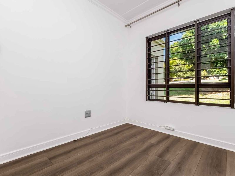 Light, Bright & Spacious 3-Bedroom 2 Baths Garden Apartment - Photo 9