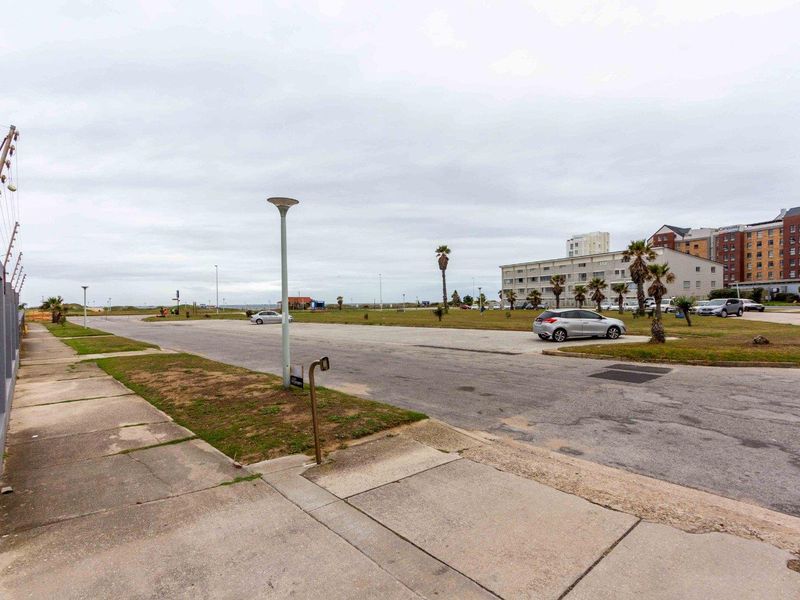 Bachelor flat to let in Summerstrand - Photo 4
