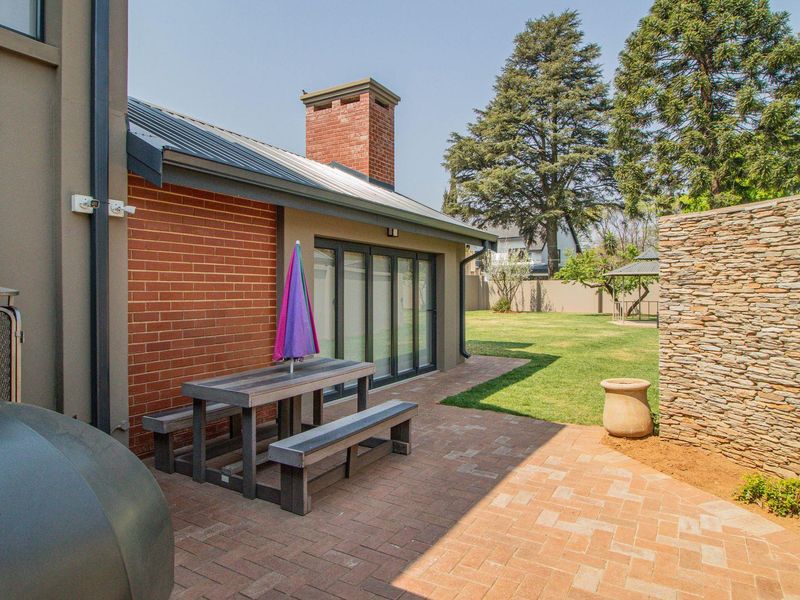 Sophisticated Family Oasis in Prestigious Lakefield! - Photo 10