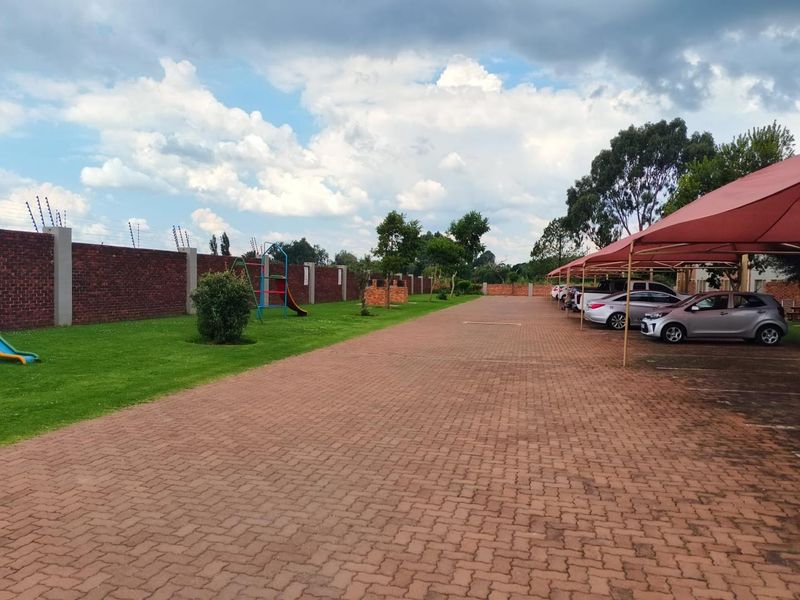 2 bedroom ground floor unit, walking distance from Eastrand Mall - investors+first time buyers! ideal property! - Photo 2