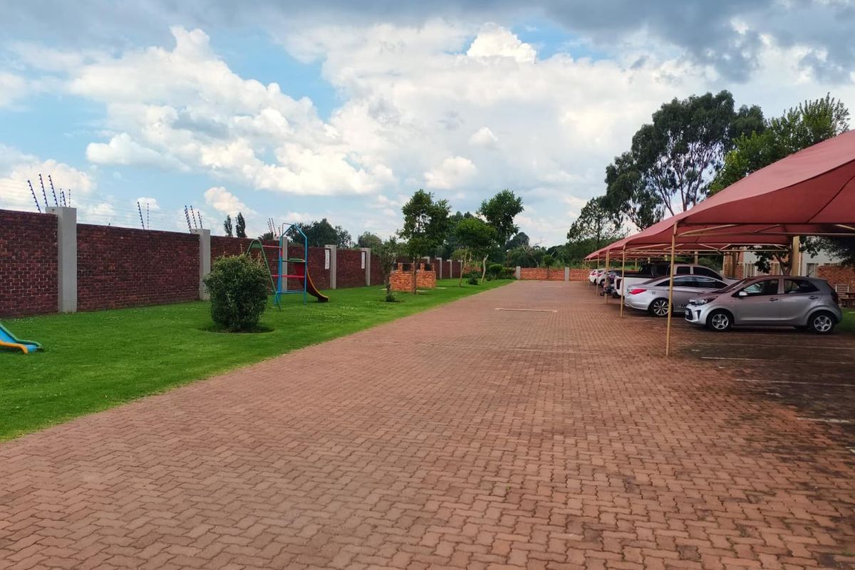 2 bedroom ground floor unit, walking distance from Eastrand Mall - investors+first time buyers! ideal property! - Photo 2