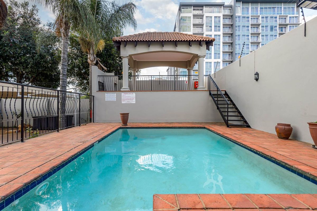 FURNISHED TWO BEDROOMS - Photo 2