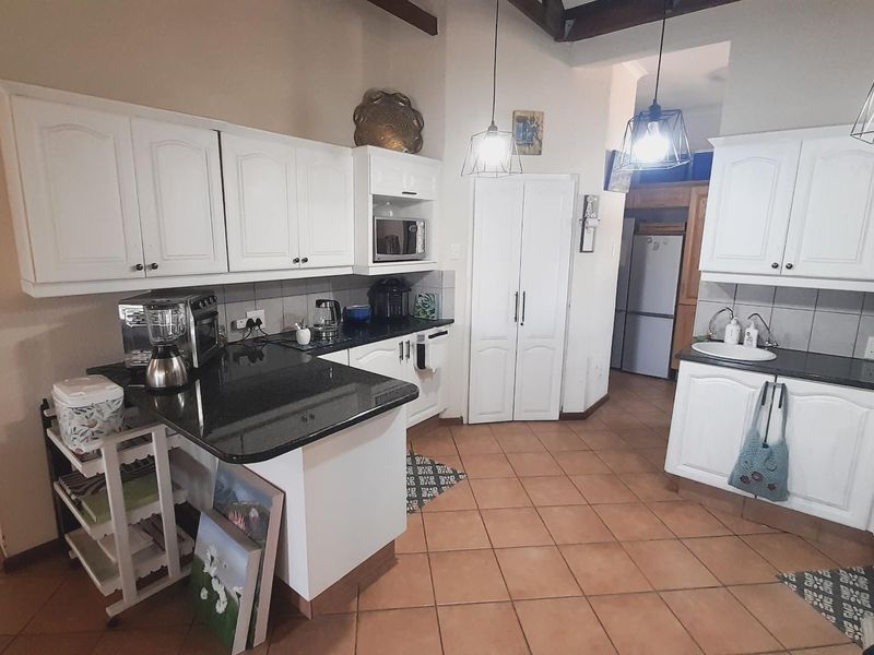 "Experience Serenity: Kosmos Ridge Estate with Scenic Dam Views" - Photo 9