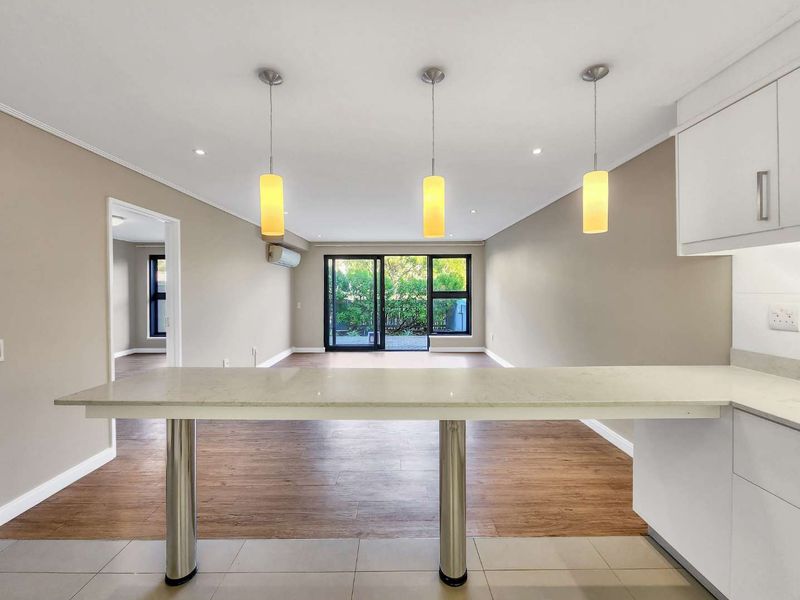 A Rare Find - Two Bedroom Garden Apartment with Mountain Views - Photo 10