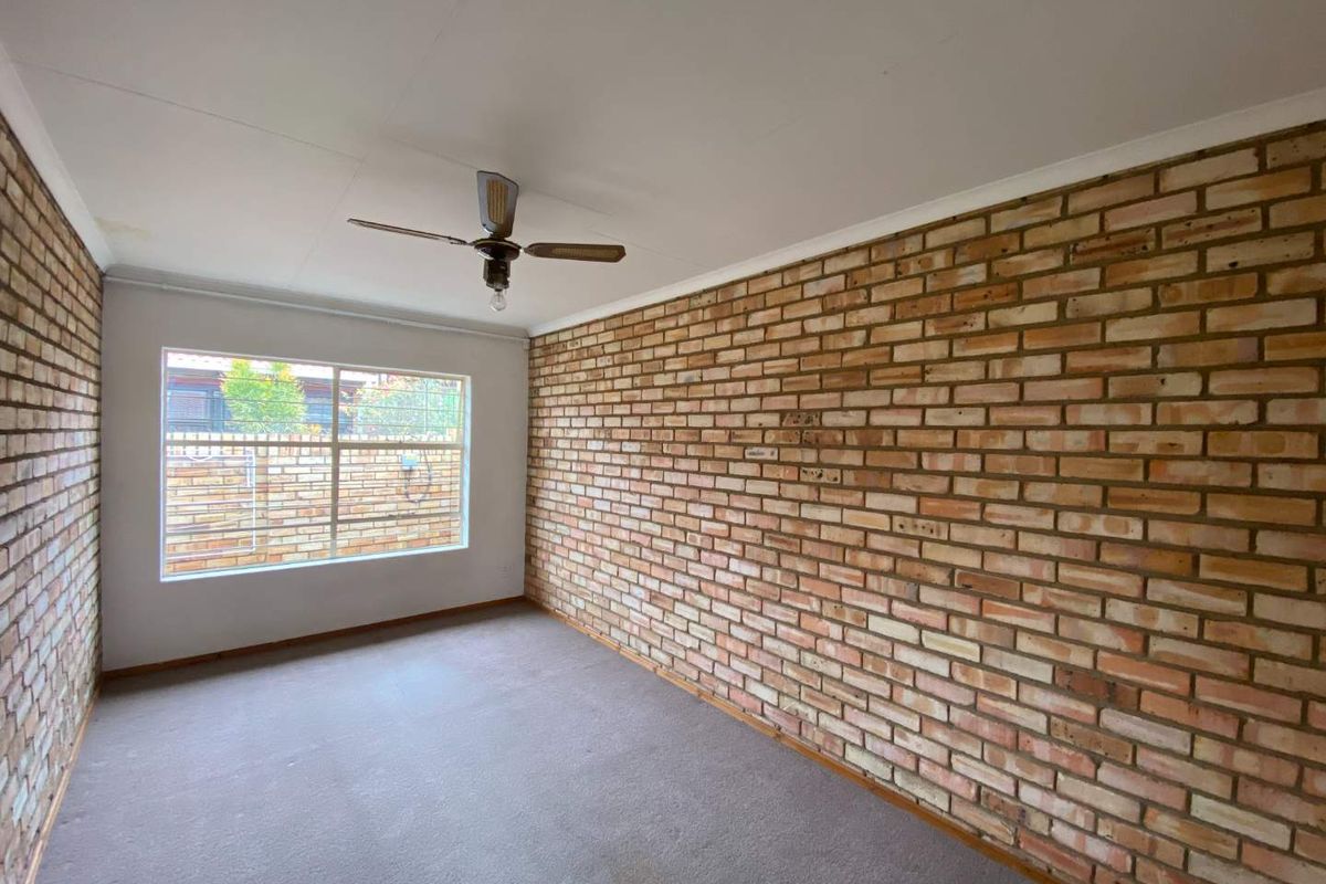 Cosy Townhouse for grabs - Photo 3