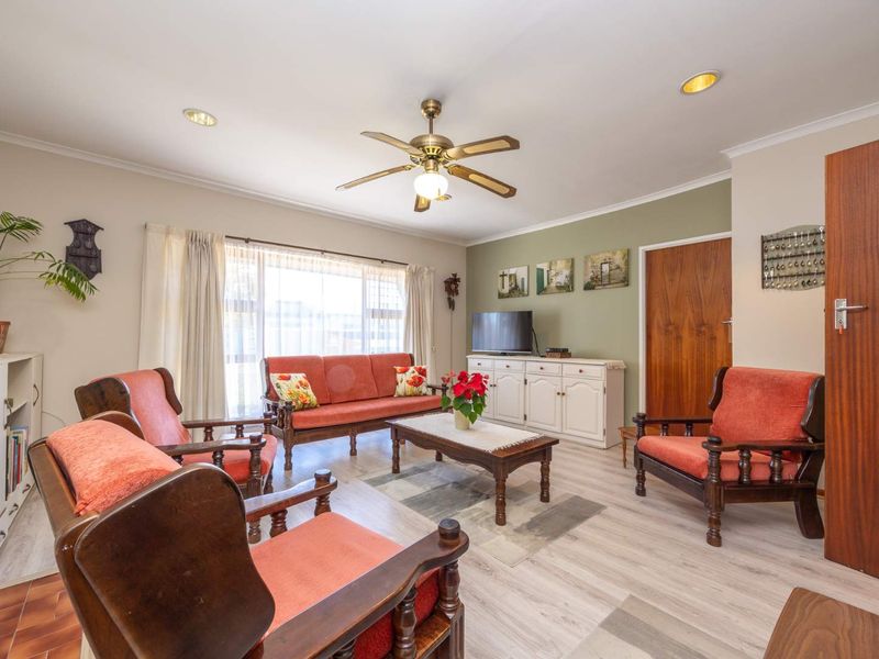 An Exceptionally Versatile Family Residence. - Photo 5