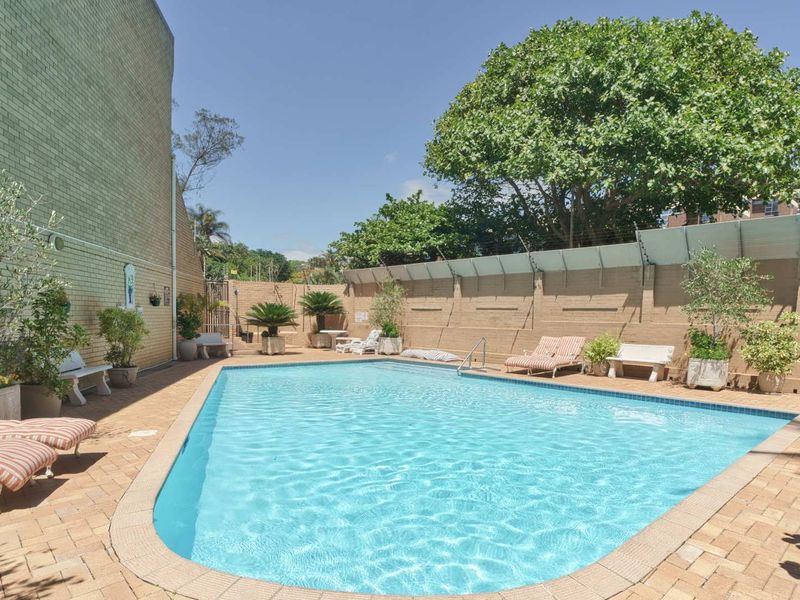 Hendra Estates - Stunning Furnished Triplex Unit For Rent In Umhlanga Rocks! - Photo 3