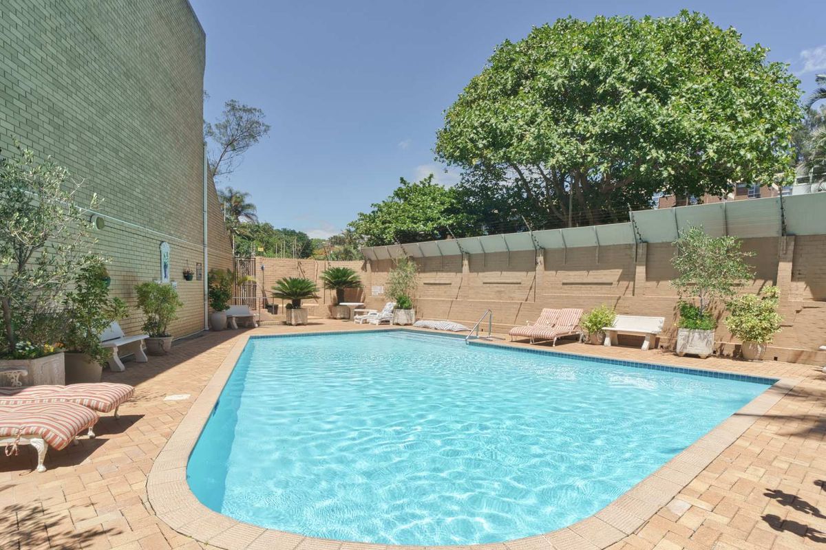 Hendra Estates - Stunning Furnished Triplex Unit For Rent In Umhlanga Rocks! - Photo 3