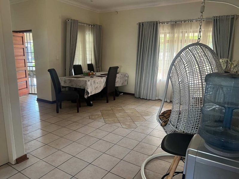 FOR RENT - FULLY FURNISHED FREE-STANDING HOME - Photo 4
