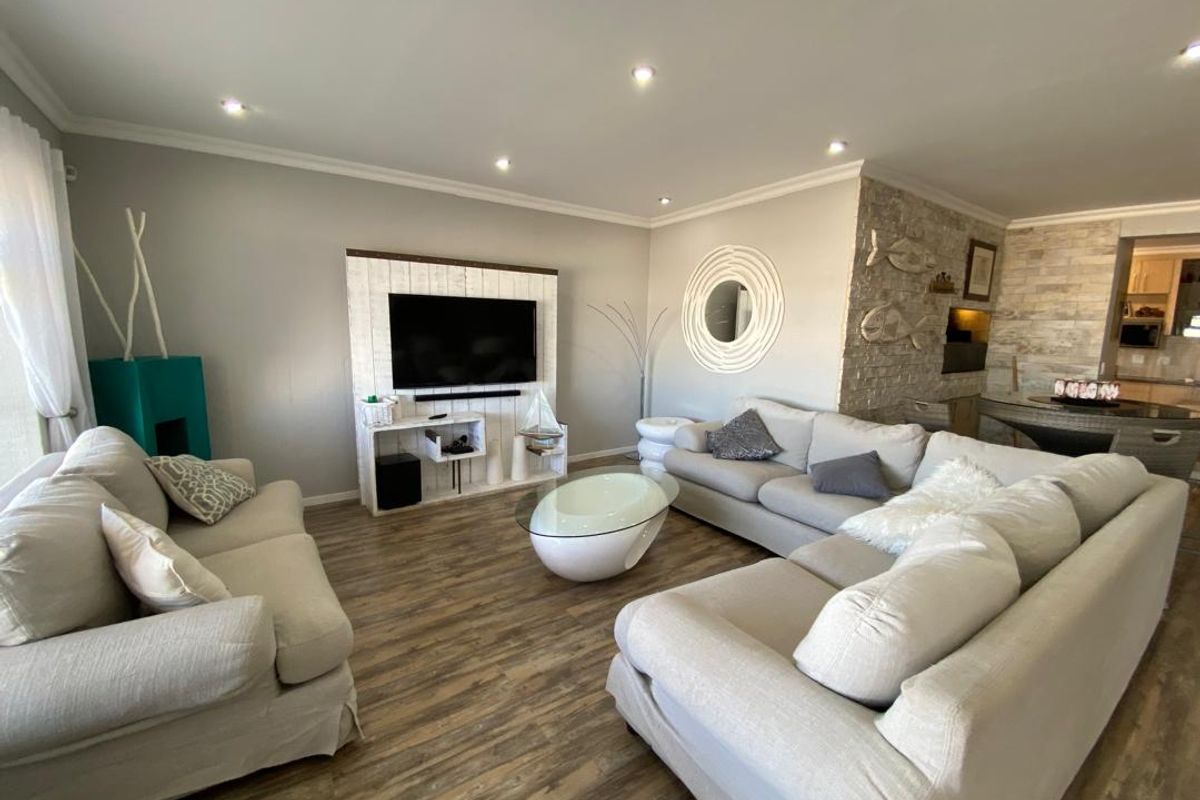 FOR SALE: 4-BEDROOM EN-SUITE HOUSE IN OCEAN VIEW EXT. 19, SWAKOPMUND, NAMIBIA - Photo 4