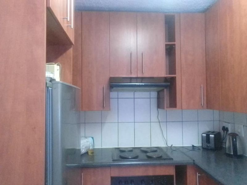 Duplex For Sale in Kew Johannesburg - Photo 4