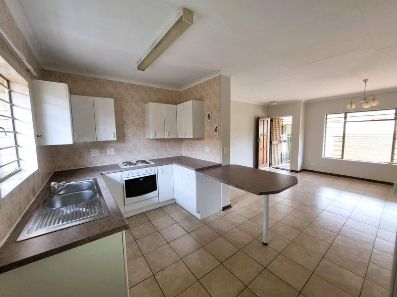 FOR SALE – Selrose Park Retirement Village - 1 Bedroom / 2 Living Retirement unit Equestria Pretoria - Photo 8