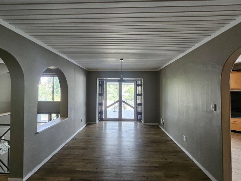 Elegant Family Home in Eros with Expansive Views to rent - Photo 4