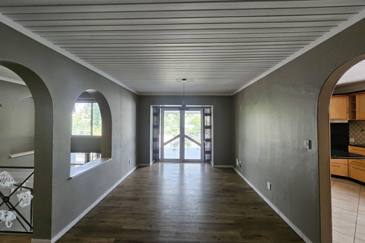 Elegant Family Home in Eros with Expansive Views to rent - Photo 4