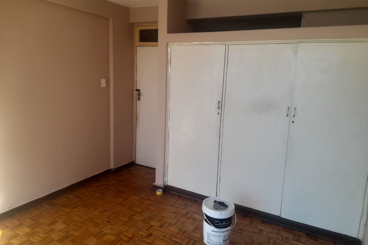 Popular area for young professionals and families! - Photo 3