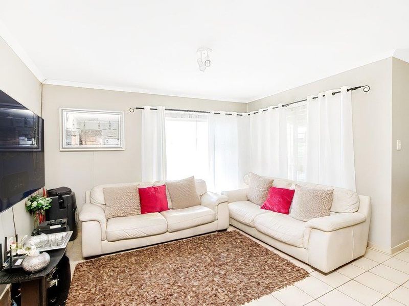 Lovely 3 bedroom 2 bathroom unit for sale in Florida - Photo 3