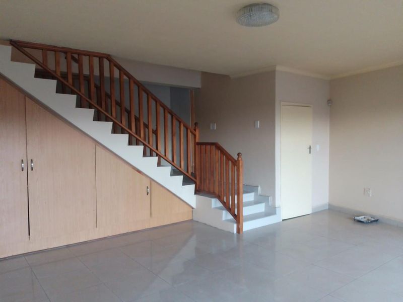 Breathtaking Sea View Town House for Sale - Photo 8