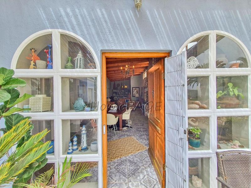 Henties Bay Proper:  5 Bedroom FARMSTYLE HOME is for Sale - Photo 9