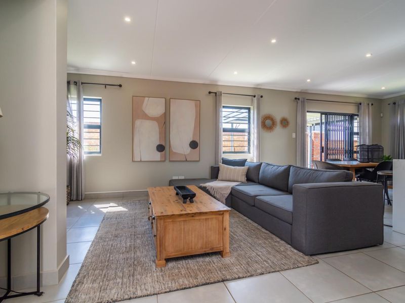 Stunning 148 m2 4-Bedroom Home in Lion Pride Lifestyle Estate - Photo 4
