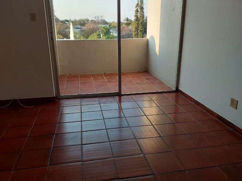 SPACIOUS APARTMENT IN A SECURE AND QUIET FAMILY NEIGHBOURHOOD - Photo 3