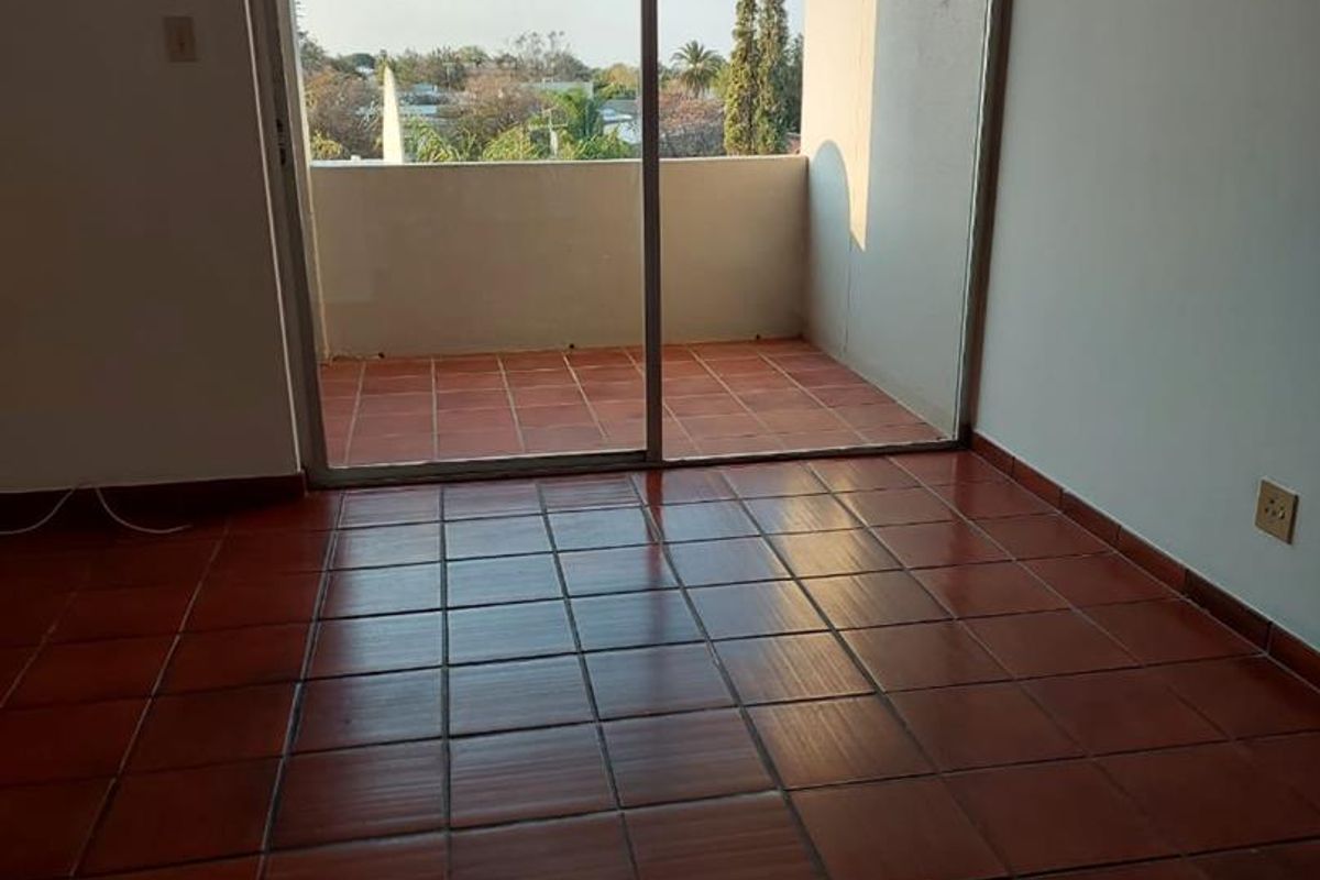 SPACIOUS APARTMENT IN A SECURE AND QUIET FAMILY NEIGHBOURHOOD - Photo 3