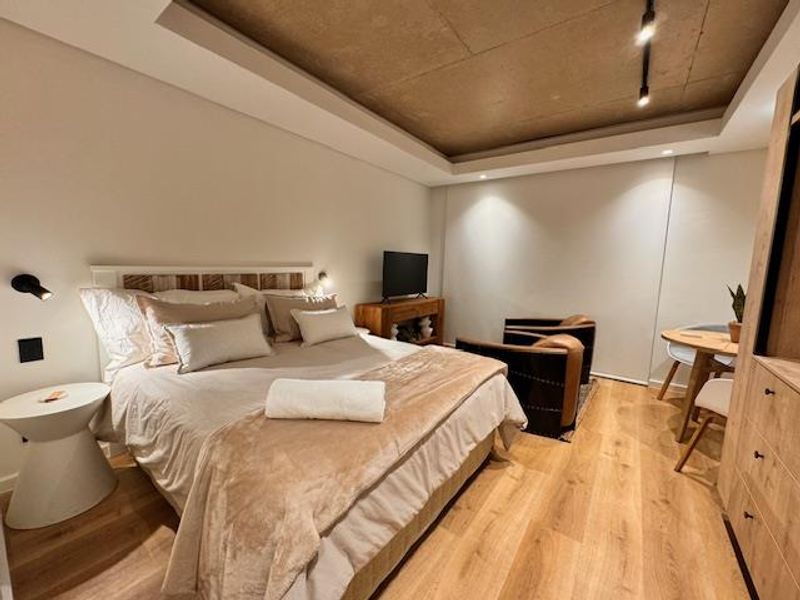 Modern Studio in Station House - Photo 2