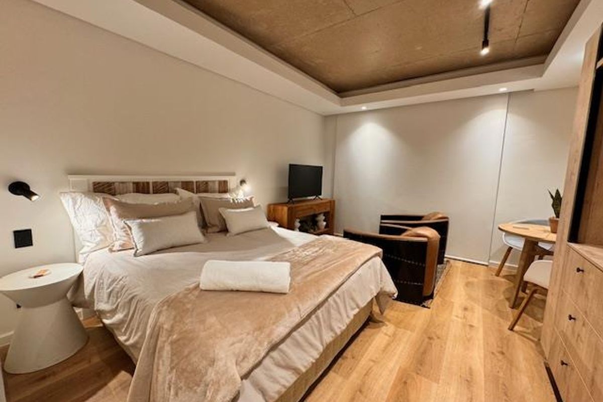 Modern Studio in Station House - Photo 2