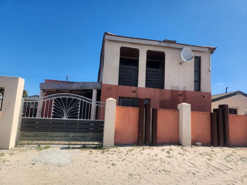 Spacious Family Home for Sale in Khayelitsha, E Section - Photo 3