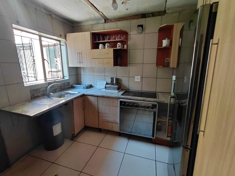 "Earn & Live: Home with Income Cottage in Top Spot!" - Photo 7