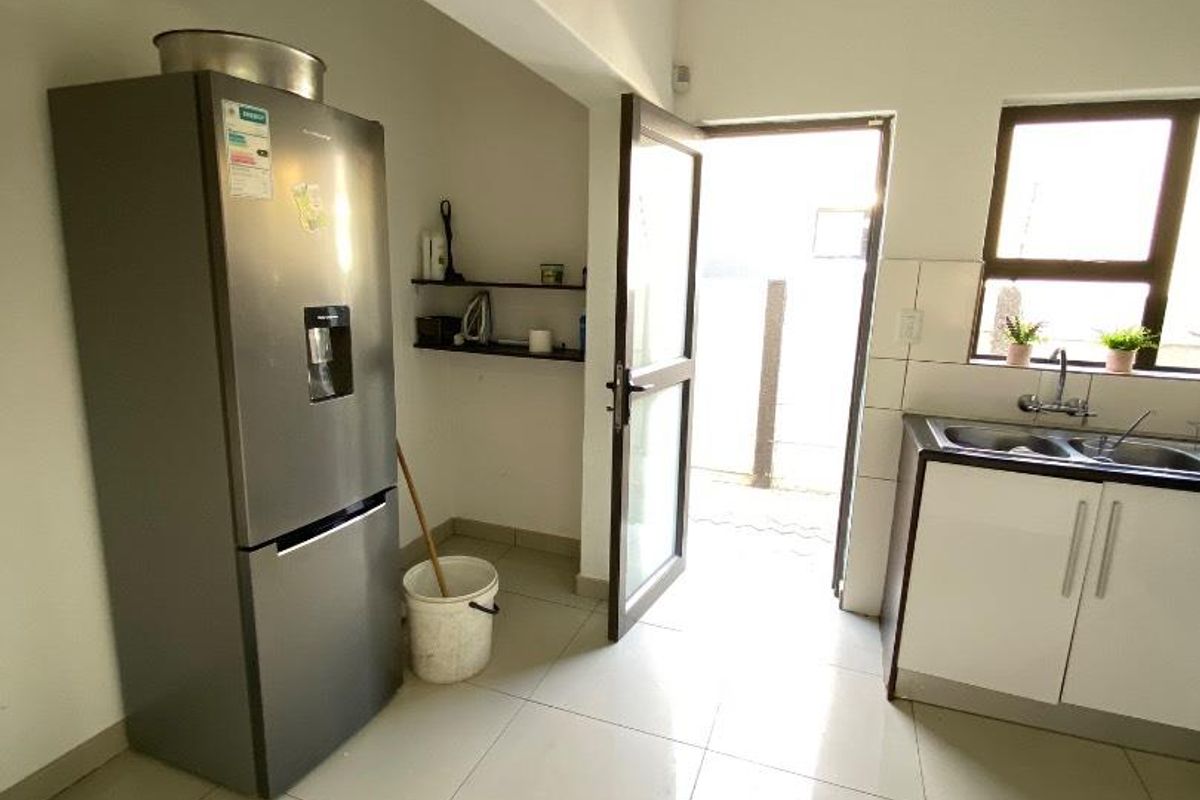 5 Bedroom House For Sale – Cimbebasia - Photo 4