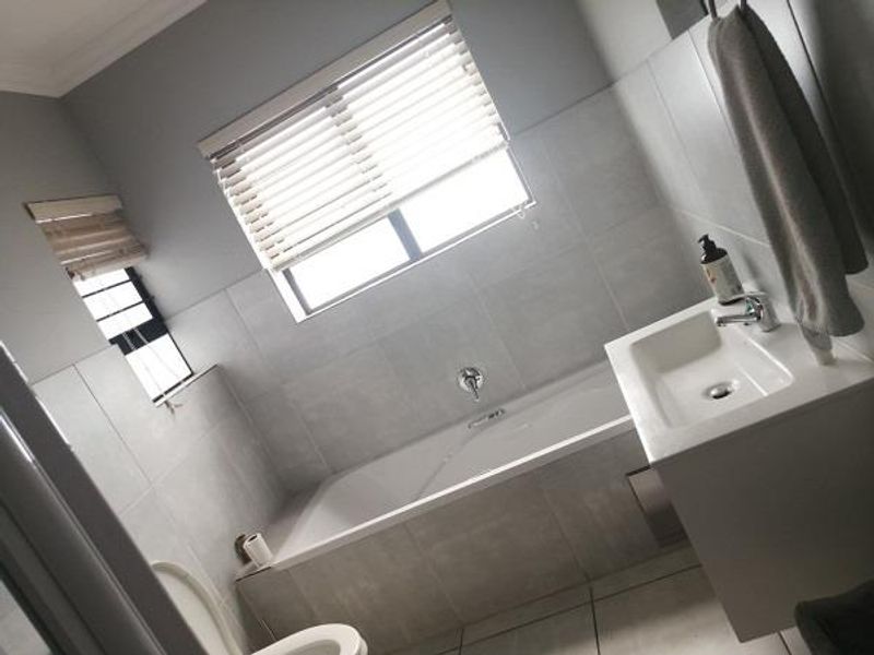 Stunning 3 bed garden apartment at Twenty on Furrow Homes Haven - Photo 9