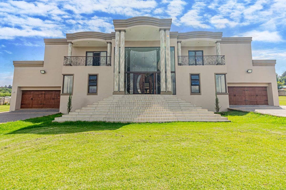 Luxurious 5-Bedroom Mansion for sale in Walkerville - Photo 3