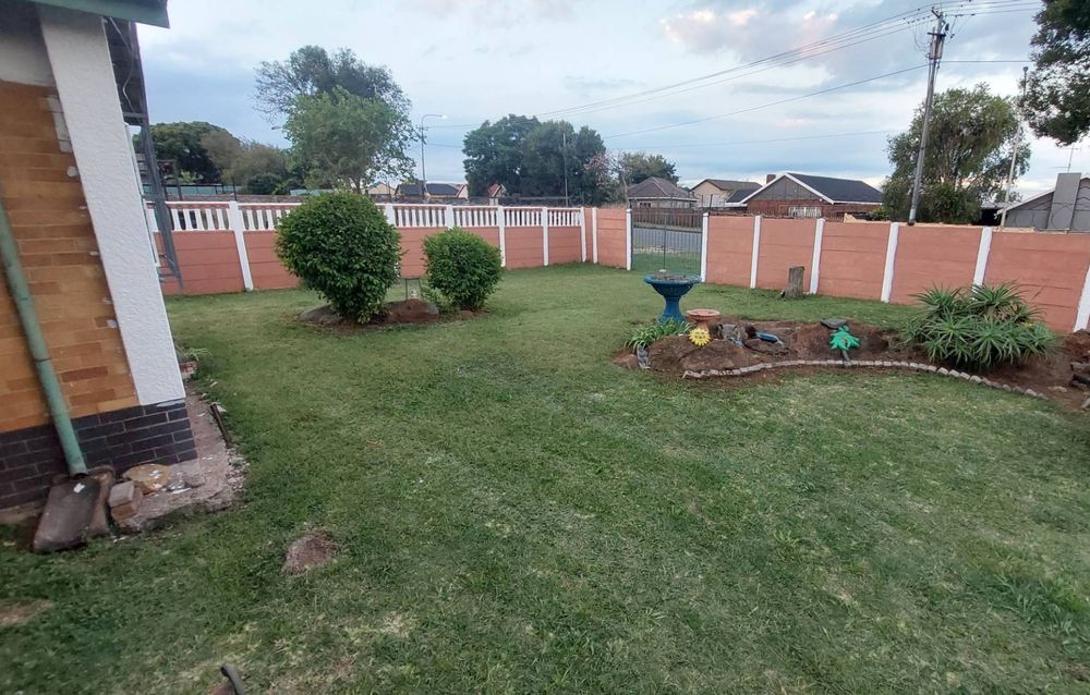 Full front yard access and usage