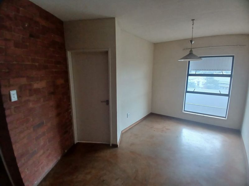 ROOM TO RENT IN SHARED APARTMENT - Photo 3