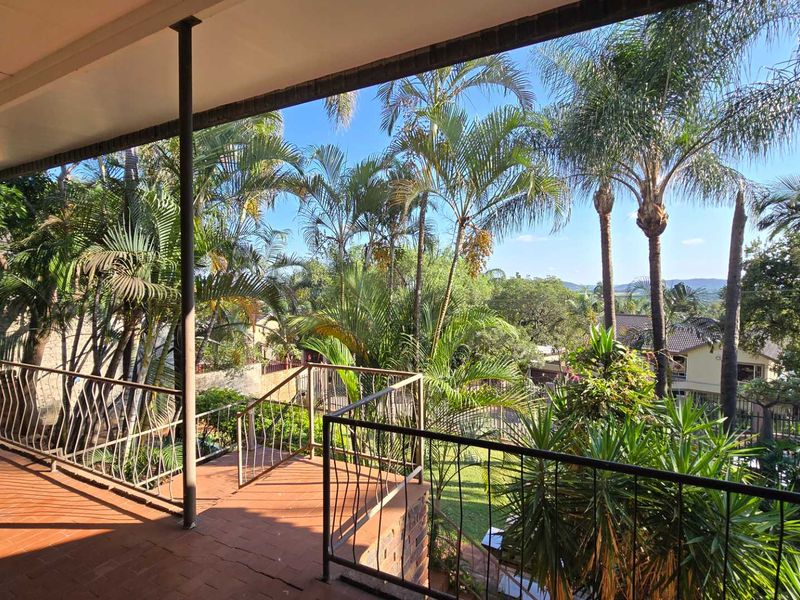 Double Storey Family home with Flatlet & Pool In Sinoville above Braam Pretorius - Photo 4