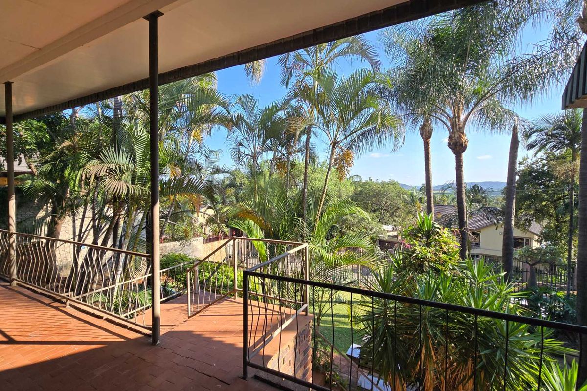 Double Storey Family home with Flatlet & Pool In Sinoville above Braam Pretorius - Photo 4