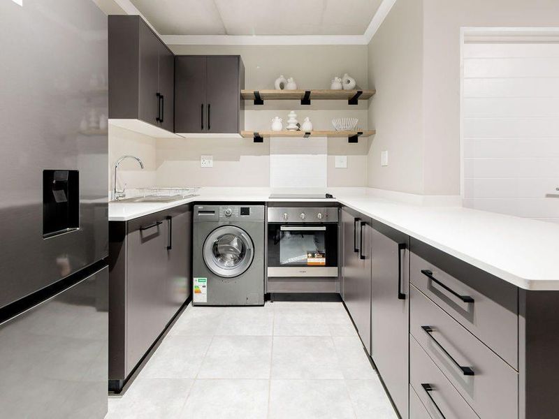 Charming Ground Floor 2-Bedroom Apartment - Photo 2