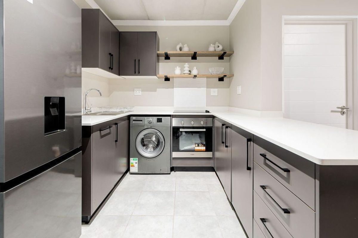 Charming Ground Floor 2-Bedroom Apartment - Photo 2