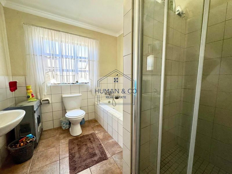 Modern ground floor townhouse near Lagoon and town center - Photo 8