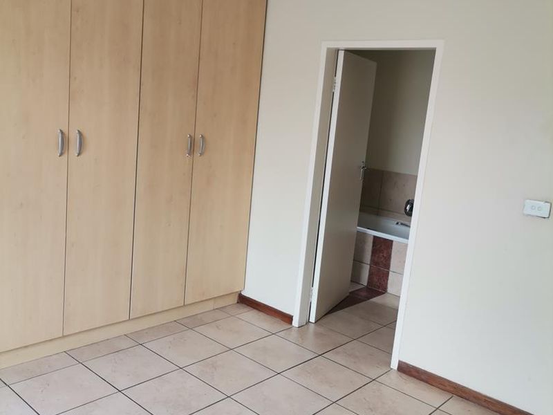 TWO BEDROOM APARTMENT IN VORNA VALLEY,MIDRAND -1 JULY 2026. - Photo 7