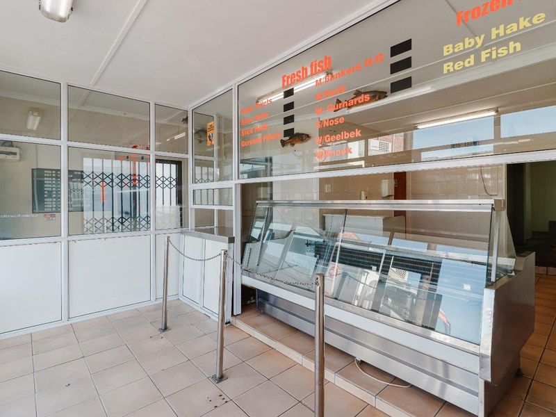 GREAT COMMERCIAL AND RETAIL PROPERTY - Photo 10