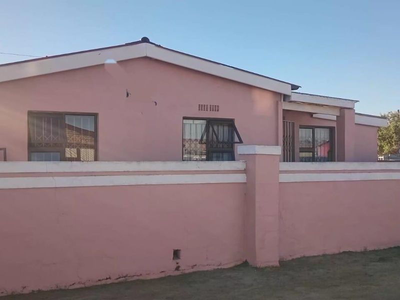 Three-bedroom house for sale in B Section, Khayelitsha - Photo 3