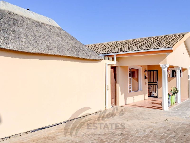 Home with Flatlet For Sale in Hage Heights, Swakopmund - Photo 2