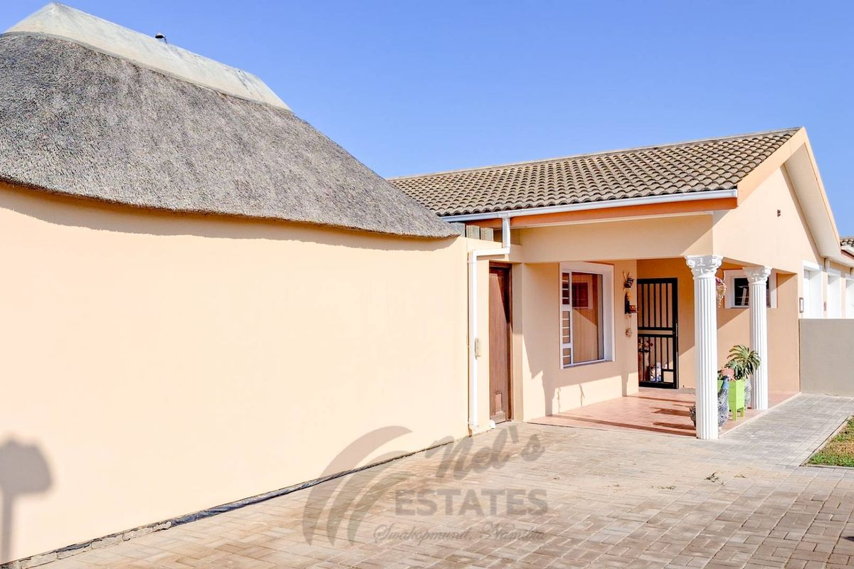 Home with Flatlet For Sale in Hage Heights, Swakopmund - Photo 2