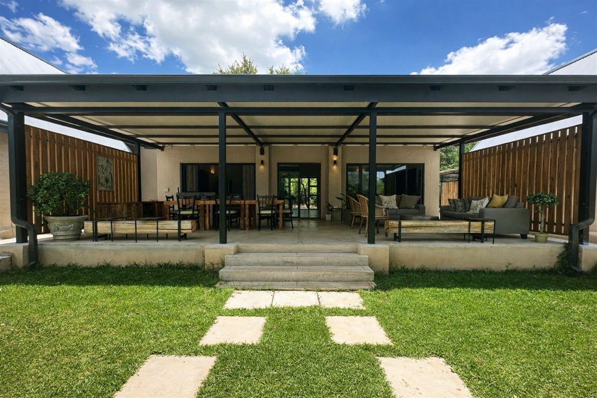 Private Lodge Living in Hoedspruit Wildlife Estate - Photo 2